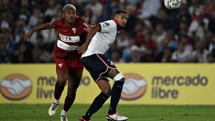 Juan Izquierdo construiu sua carreira basicamente no futebol internacional Juan Izquierdo construiu sua carreira basicamente no futebol internacional