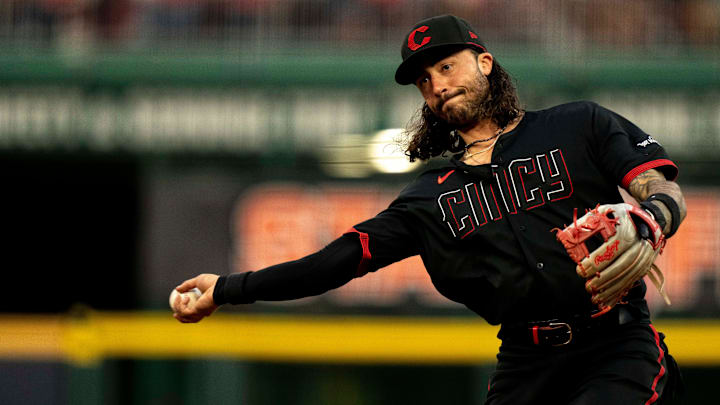 Cincinnati Reds second baseman Jonathan India (6) throws out Arizona Diamondbacks center fielder