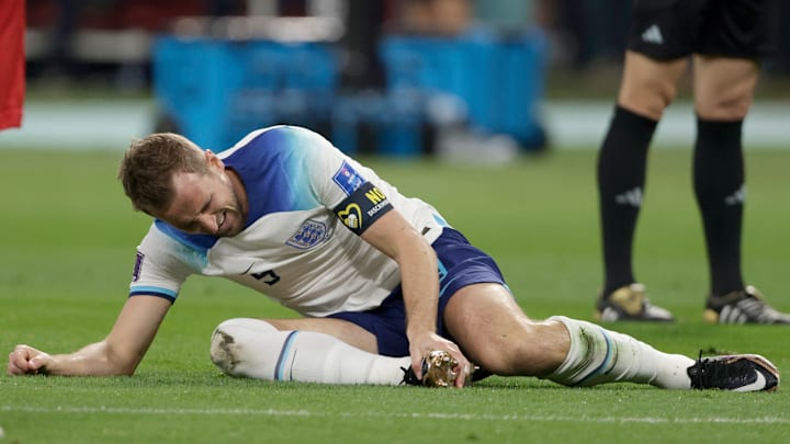 Harry Kane wurde gegen den Iran am rechten Knöchel getroffen Harry Kane wurde gegen den Iran am rechten Knöchel getroffen