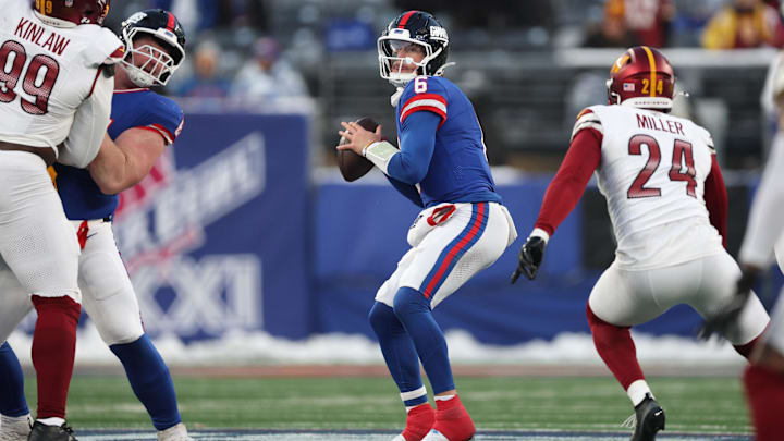 Dec 14, 2025; East Rutherford, New Jersey, USA; New York Giants quarterback Jaxson Dart (6) looks to pass during the fourth quarter against the Washington Commanders at MetLife Stadium. Mandatory Credit: Vincent Carchietta-Imagn Images Dec 14, 2025; East Rutherford, New Jersey, USA; New York Giants quarterback Jaxson Dart (6) looks to pass during the fourth quarter against the Washington Commanders at MetLife Stadium. Mandatory Credit: Vincent Carchietta-Imagn Images