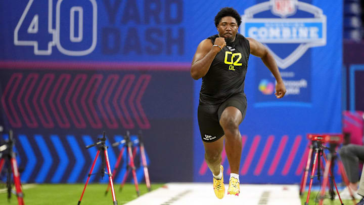 Feb 27, 2025; Indianapolis, IN, USA; Toledo defensive lineman Darius Alexander (DL02) participates in drills during the 2025 NFL Combine at Lucas Oil Stadium. Mandatory Credit: Kirby Lee-Imagn Images Feb 27, 2025; Indianapolis, IN, USA; Toledo defensive lineman Darius Alexander (DL02) participates in drills during the 2025 NFL Combine at Lucas Oil Stadium. Mandatory Credit: Kirby Lee-Imagn Images