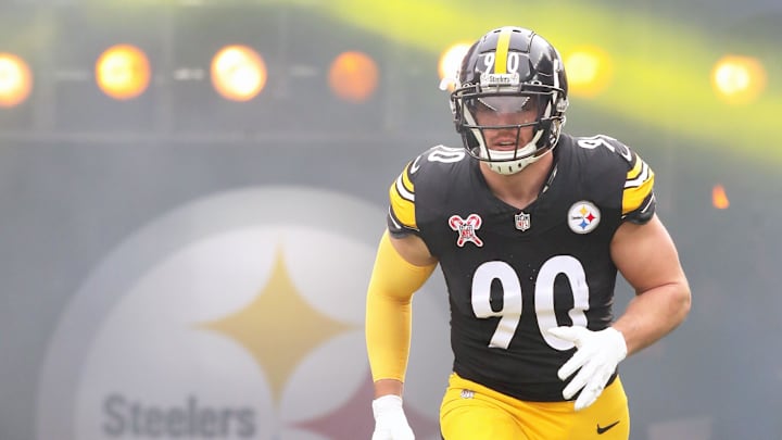 Dec 25, 2024; Pittsburgh, Pennsylvania, USA;  Pittsburgh Steelers linebacker T.J. Watt (90) takes the field against the Kansas City Chiefs at Acrisure Stadium. Mandatory Credit: Charles LeClaire-Imagn Images