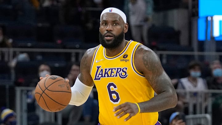 LeBron James terminó la primera mitad del partido con 13 puntos y 4 rebotes