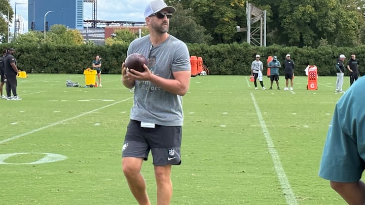 Eagles head coach Nick Sirianni played catch with his receivers as they warmed up for practice two days before the season opener.