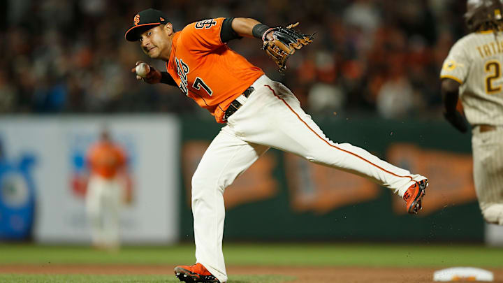 La polivalencia defensiva de Donovan Solano puede ayudar a los Yankees 