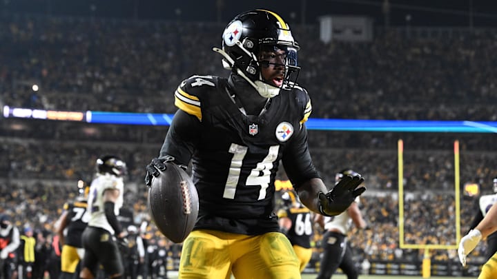 Pittsburgh Steelers running back Kenneth Gainwell is a great prop target on Monday. 