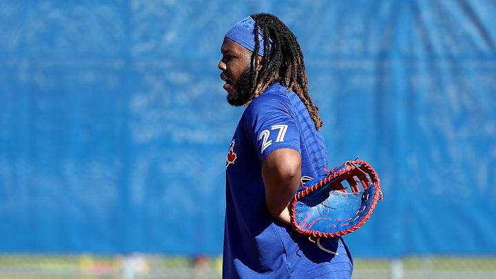 Vladimir Guerrero Jr. sufre molestias en la rodilla derecha 