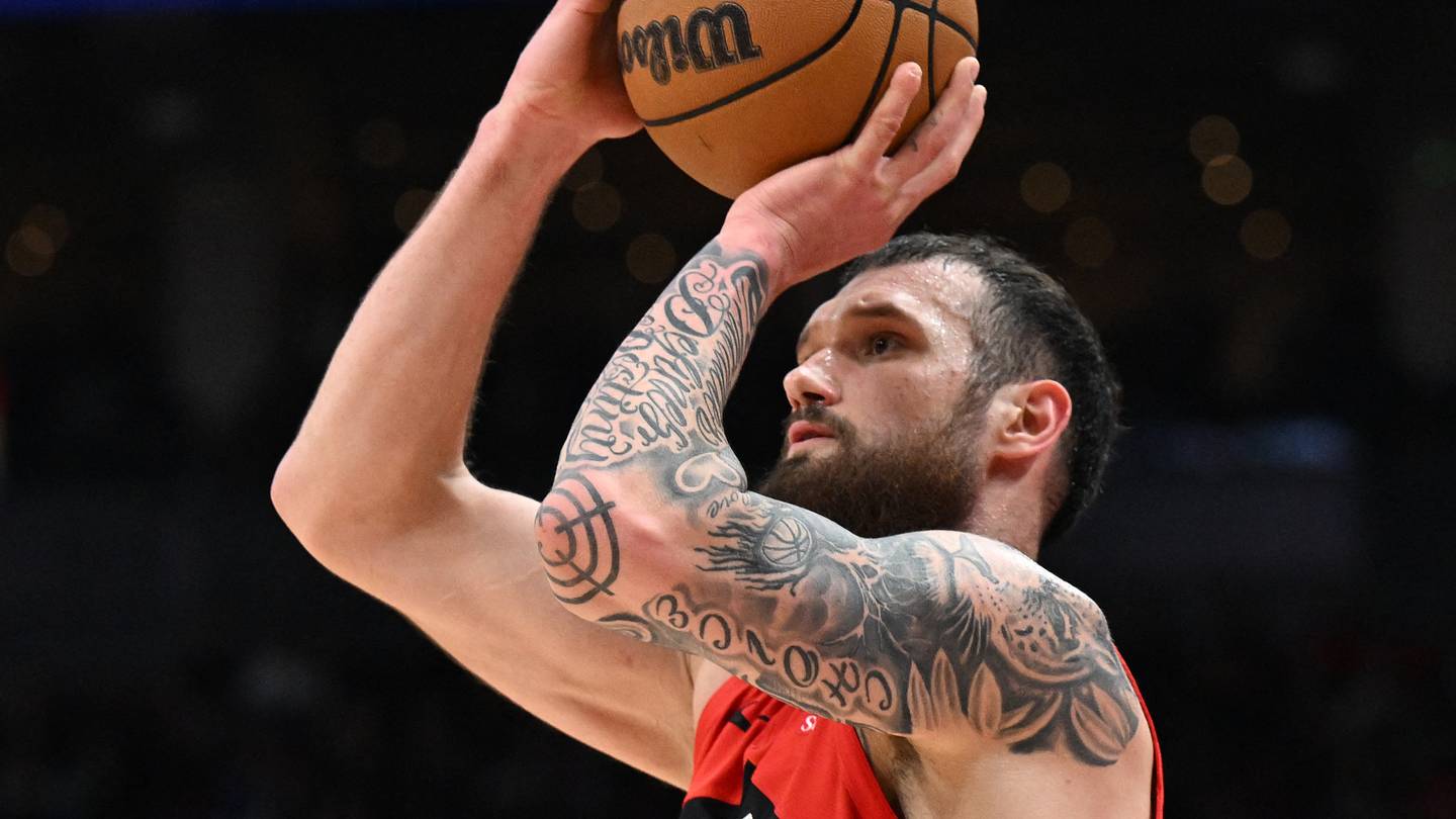 Argument for Lakers starting Sandro Mamukelashvili will surely divide fans