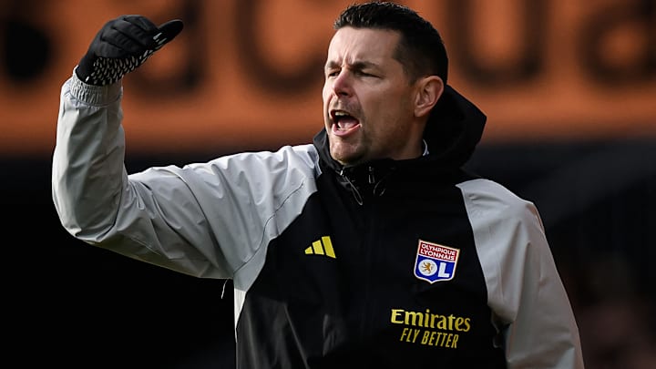 Pierre Sage est le coach de l'OL.