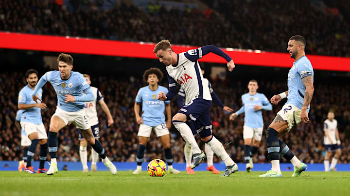 James Maddison fez dois gols para o Tottenham no Etidad Stadium