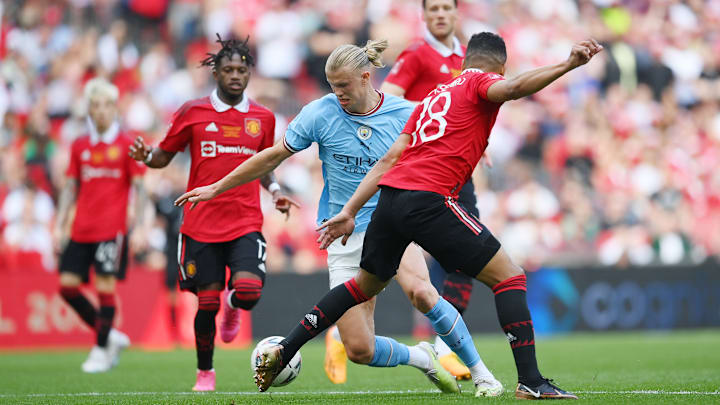 Manchester City e Manchester United se enfrentaram pela última vez na final da Copa da Inglaterra; o time de Pep Guardiola ficou com o troféu. Manchester City e Manchester United se enfrentaram pela última vez na final da Copa da Inglaterra; o time de Pep Guardiola ficou com o troféu.