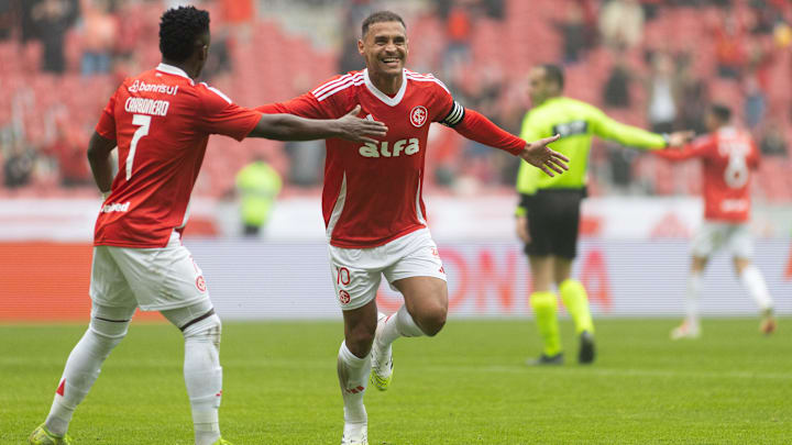 Alan Patrick marcou o gol da vitória do Internacional