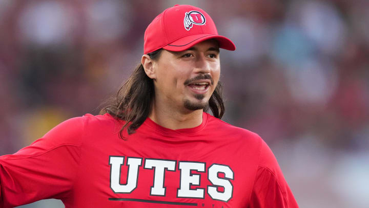 Oct 21, 2023; Los Angeles, California, USA; Utah Utes quarterback Cam Rising reacts against the Southern California Trojans at United Airlines Field at Los Angeles Memorial Coliseum. Mandatory Credit: Kirby Lee-USA TODAY Sports Oct 21, 2023; Los Angeles, California, USA; Utah Utes quarterback Cam Rising reacts against the Southern California Trojans at United Airlines Field at Los Angeles Memorial Coliseum. Mandatory Credit: Kirby Lee-USA TODAY Sports