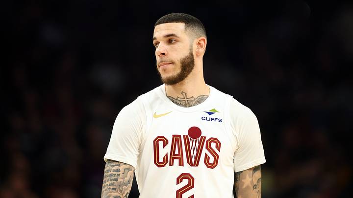 Cleveland Cavaliers guard Lonzo Ball (2) against the Phoenix Suns at Mortgage Matchup Center on Jan. 30, 2026.