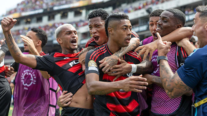 Flamengo foi avassalador contra o Chelsea, vencendo por 3 a 1