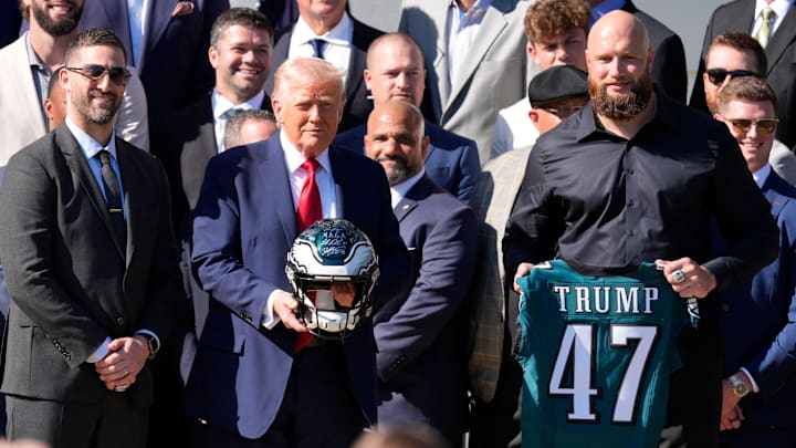 El presidente Donald Trump recibiendo a los Philadelphia Eagles