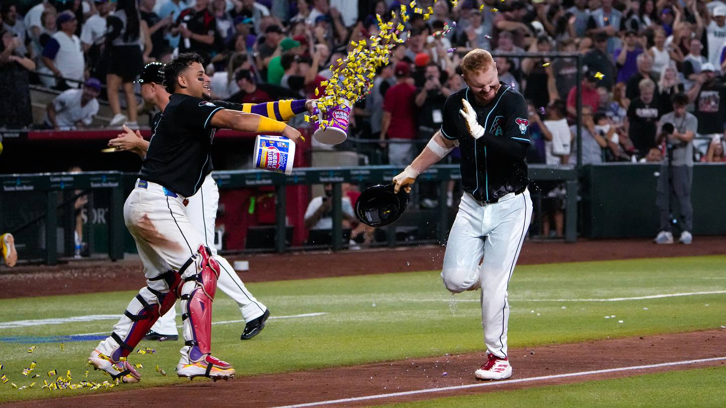 D-backs Honor 2001 World Series Team With Walk-Off Win Over Yankees