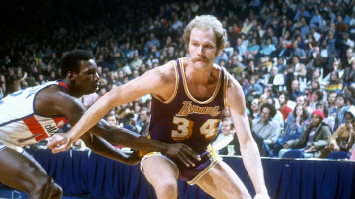 Stan Love of the Los Angeles Lakers dribbles during a game circa 1975. 
