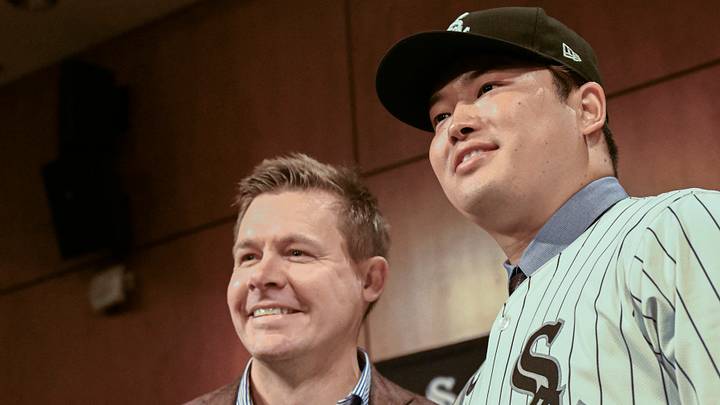 Dec 22, 2025; Chicago, Il, USA; New Chicago White Sox player Munetaka Murakami, right, dons his hat with General Manager Chris Getz, left, during a press conference where he was introduced at Rate Field. Mandatory Credit: Matt Marton-Imagn Images Dec 22, 2025; Chicago, Il, USA; New Chicago White Sox player Munetaka Murakami, right, dons his hat with General Manager Chris Getz, left, during a press conference where he was introduced at Rate Field. Mandatory Credit: Matt Marton-Imagn Images