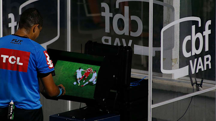 VAR movimenta os debates sobre futebol brasileiro
