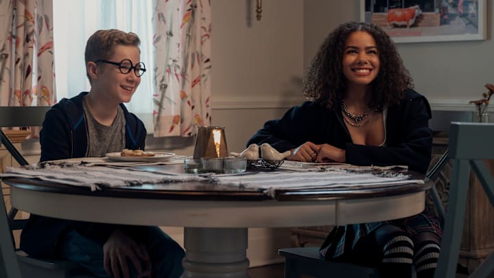 (L to R) Diesel La Torraca as Austin Miller, Antonia Gentry as Ginny Miller in episode 301 of Ginny and Georgia