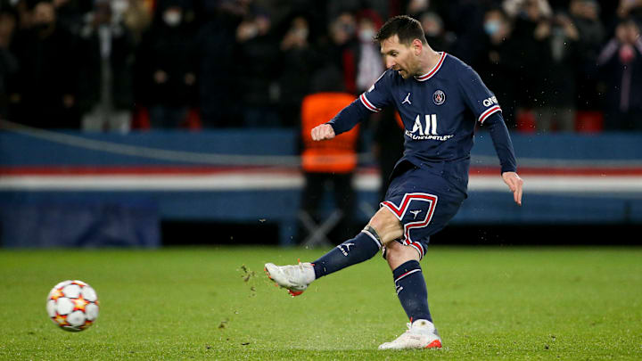 Pênalti de Messi contra o Real Madrid na Champions League parou nas mãos de Courtois