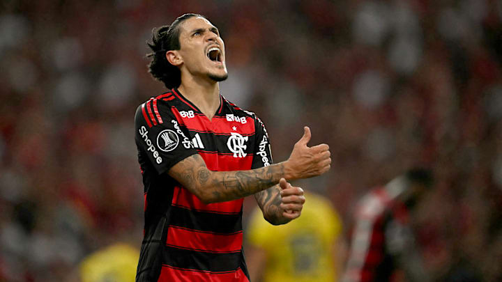 Centroavante deve seguir no comando do ataque