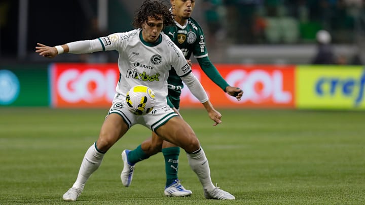 O jogador de 33 anos defende o Esmeraldino desde 2021 O jogador de 33 anos defende o Esmeraldino desde 2021