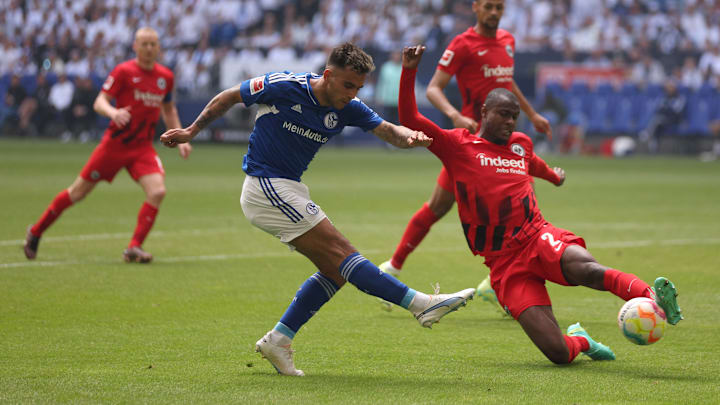 Evan Ndicka gegen Rodrigo Zalazar Evan Ndicka gegen Rodrigo Zalazar