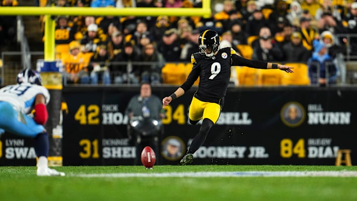 Tennessee Titans v Pittsburgh Steelers Tennessee Titans v Pittsburgh Steelers