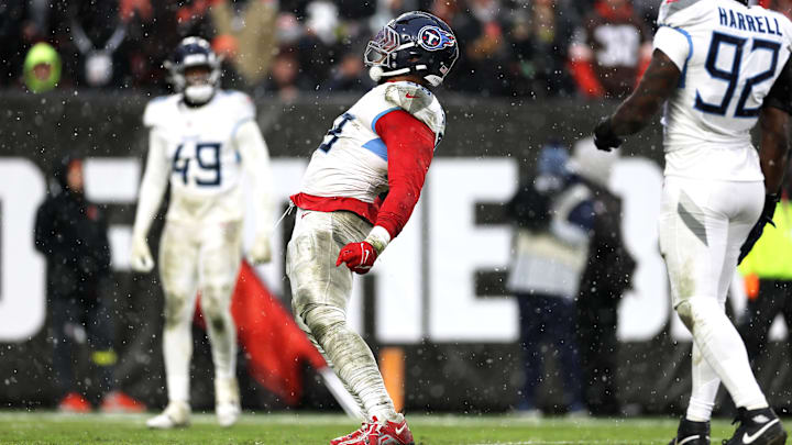 Tennessee Titans defensive tackle Jeffery Simmons (98)