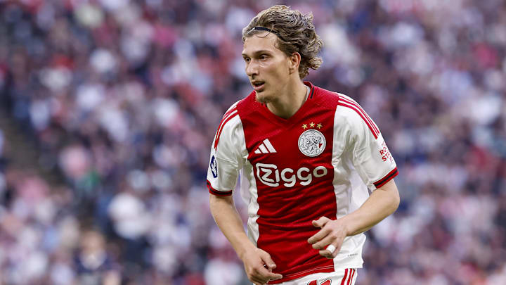 Bayern Munich are reportedly keeping tabs on Ajax forward Mika Godts.