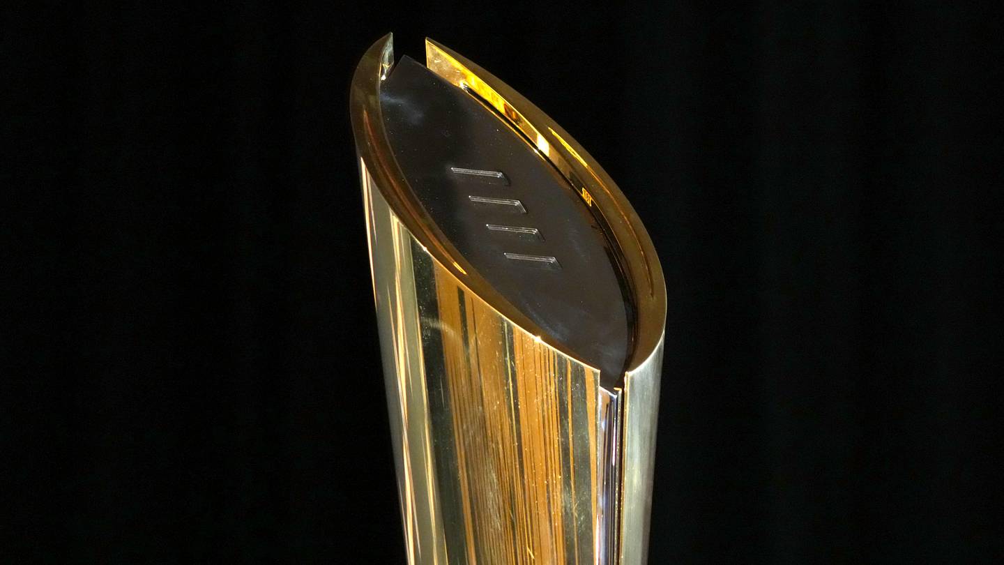 Two College Football Powers Return to National Spotlight Despite Falling Short in 2025