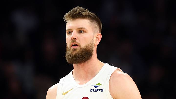 Cleveland Cavaliers forward Dean Wade (32) against the Phoenix Suns at Mortgage Matchup Center on January 20, 2026. Cleveland Cavaliers forward Dean Wade (32) against the Phoenix Suns at Mortgage Matchup Center on January 20, 2026.