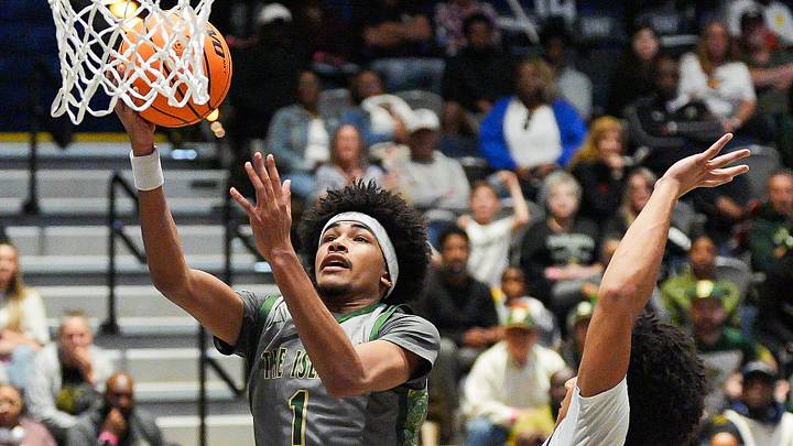 Carson Crawford, a 2027 four-star small forward and a terrific scorer, has scored a Syracuse basketball scholarship offer.