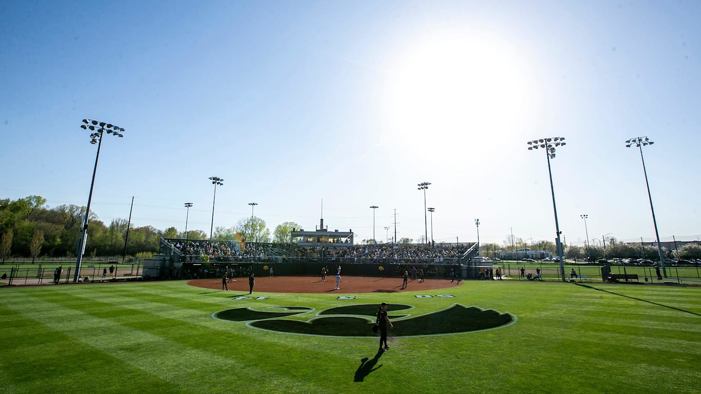 Iowa Softball Sets Numerous Records in 21-Run Conference Win