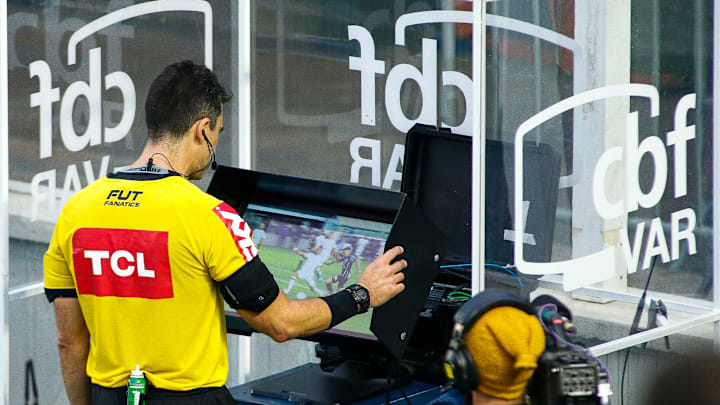 VAR foi, mais uma vez, protagonista negativo em rodada da Série A