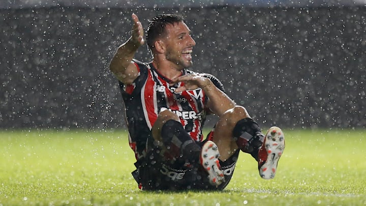 Calleri só deve voltar aos gramados no fim do ano ou então em 2026