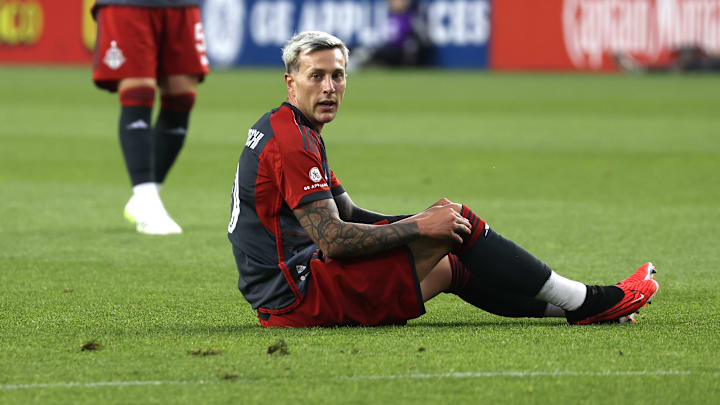 Lorenzo Insigne, Federico Bernardeschi, and Richie Laryea approached the referee to protest a foul on Kevin Long