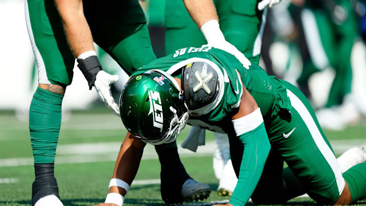 New York Jets quarterback Justin Fields (7) got sacked in back-to-back plays in the fourth quarter before exiting the game, Sunday, September 14, 2025, in East Rutherford.