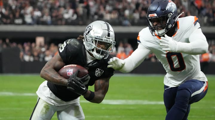 Nov 24, 2024; Paradise, Nevada, USA; Las Vegas Raiders running back Ameer Abdullah (8) carries the ball in the first quarter against Denver Broncos linebacker Jonathon Cooper (0) at Allegiant Stadium. Mandatory Credit: Kirby Lee-Imagn Images