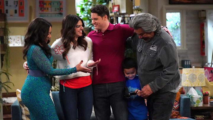 LOPEZ VS LOPEZ -- "Lopez vs George" Episode 210 -- Pictured: (l-r) Selenis Leyva as Rosie, Mayan Lopez as Mayan, Matt Shively as Quinten, Brice Gonzalez as Chance, George Lopez as George -- (Photo by: Nicole Weingart/NBC)