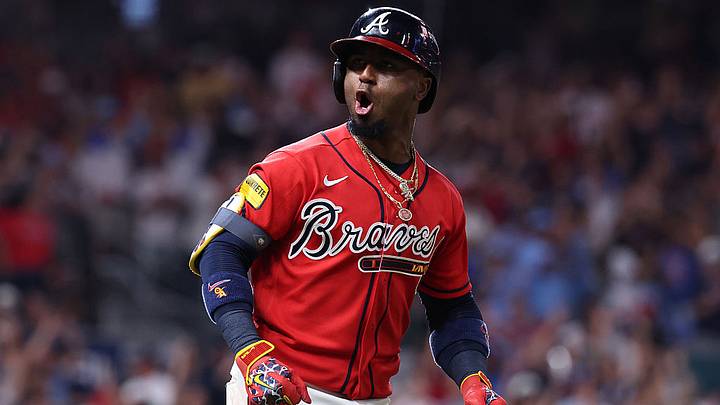 Ozzie Albies celebra un homerun de dos carreras en la cuarta entrada. Ozzie Albies celebra un homerun de dos carreras en la cuarta entrada.