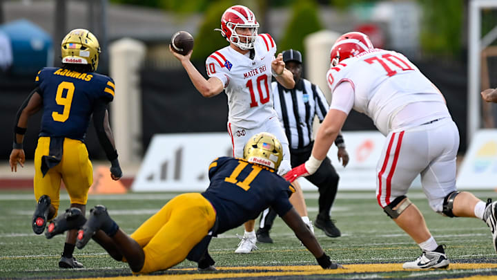 Quarterback Ryan Hopkins and Mater Dei traveled across the country and edged St. Thomas Aquinas at the 2025 Broward County National Football Showcase.