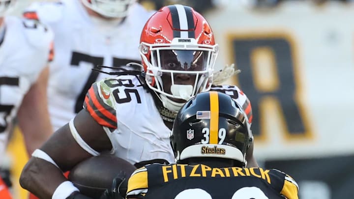 Dec 8, 2024; Pittsburgh, Pennsylvania, USA;  Cleveland Browns tight end David Njoku (85) runs after a catch as Pittsburgh Steelers safety Minkah Fitzpatrick (39) defends  during the fourth quarter at Acrisure Stadium. Mandatory Credit: Charles LeClaire-Imagn Images