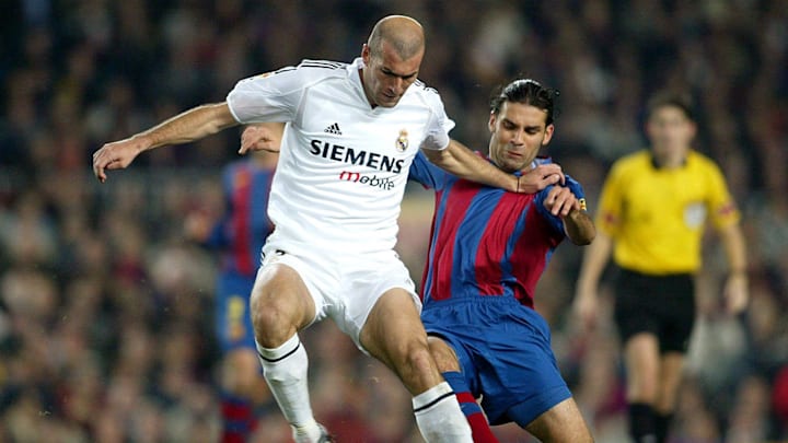 Nov 20, 2004; Madrid, SPAIN; Barcelona midfielder Rafael Marquez (right) chases after Real Madrid forward Zinedine Zidane.  Mandatory Credit: Panoramic/GEPA via Imagn Images