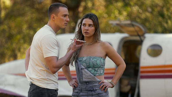 Outer Banks. (L to R) Drew Starkey as Rafe, Madelyn Cline as Sarah Cameron in episode 508 of Outer Banks. Cr. Jackson Lee Davis/Netflix © 2026 Outer Banks. (L to R) Drew Starkey as Rafe, Madelyn Cline as Sarah Cameron in episode 508 of Outer Banks. Cr. Jackson Lee Davis/Netflix © 2026