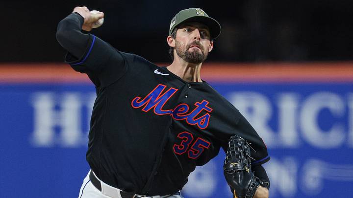 New York Mets pitcher Clay Holmes (35) delivers a pitch during the third inning against the New York Yankees at Citi Field. Mandatory Credit: Vincent Carchietta-Imagn Images New York Mets pitcher Clay Holmes (35) delivers a pitch during the third inning against the New York Yankees at Citi Field. Mandatory Credit: Vincent Carchietta-Imagn Images