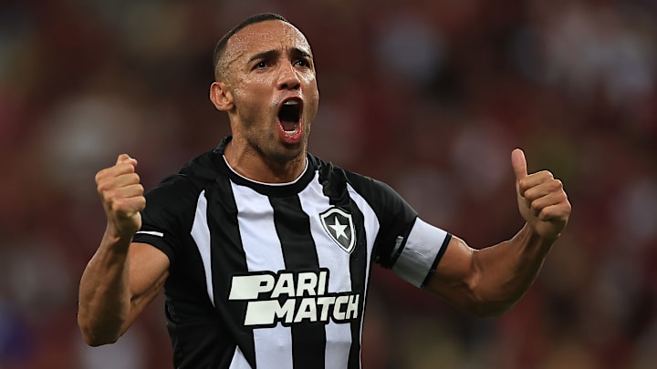 Marçal volta ao XI inicial do Botafogo no Morumbi. Marçal volta ao XI inicial do Botafogo no Morumbi.