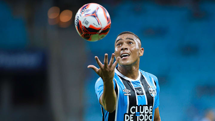 Carlos Vinícius é peça-chave no ataque do Grêmio